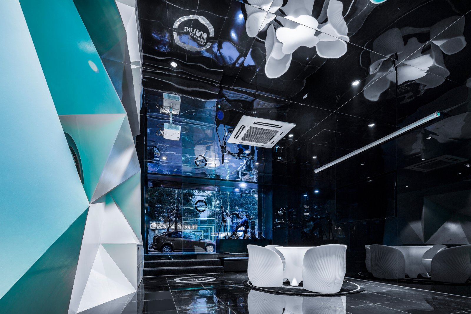 1544081967275190.jpg 北京万兴通达办公装修项目-豪华网吧装修效果图