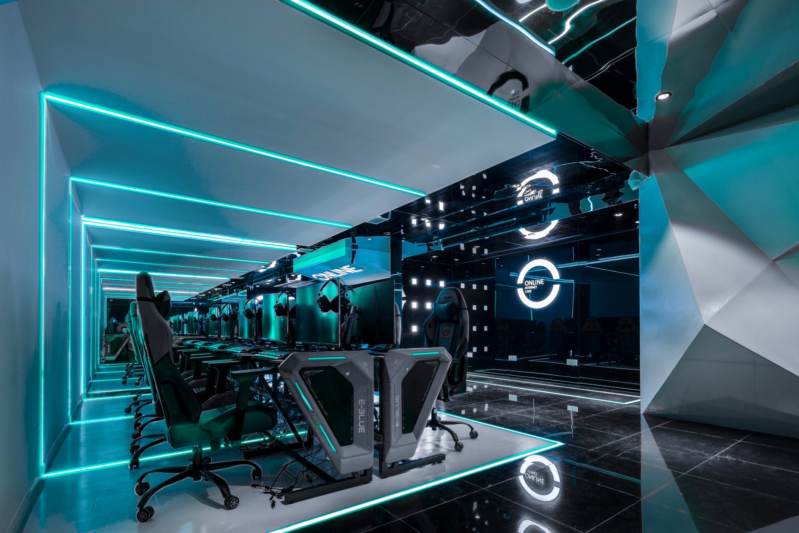 14.jpg 北京万兴通达办公装修项目-豪华网吧装修效果图