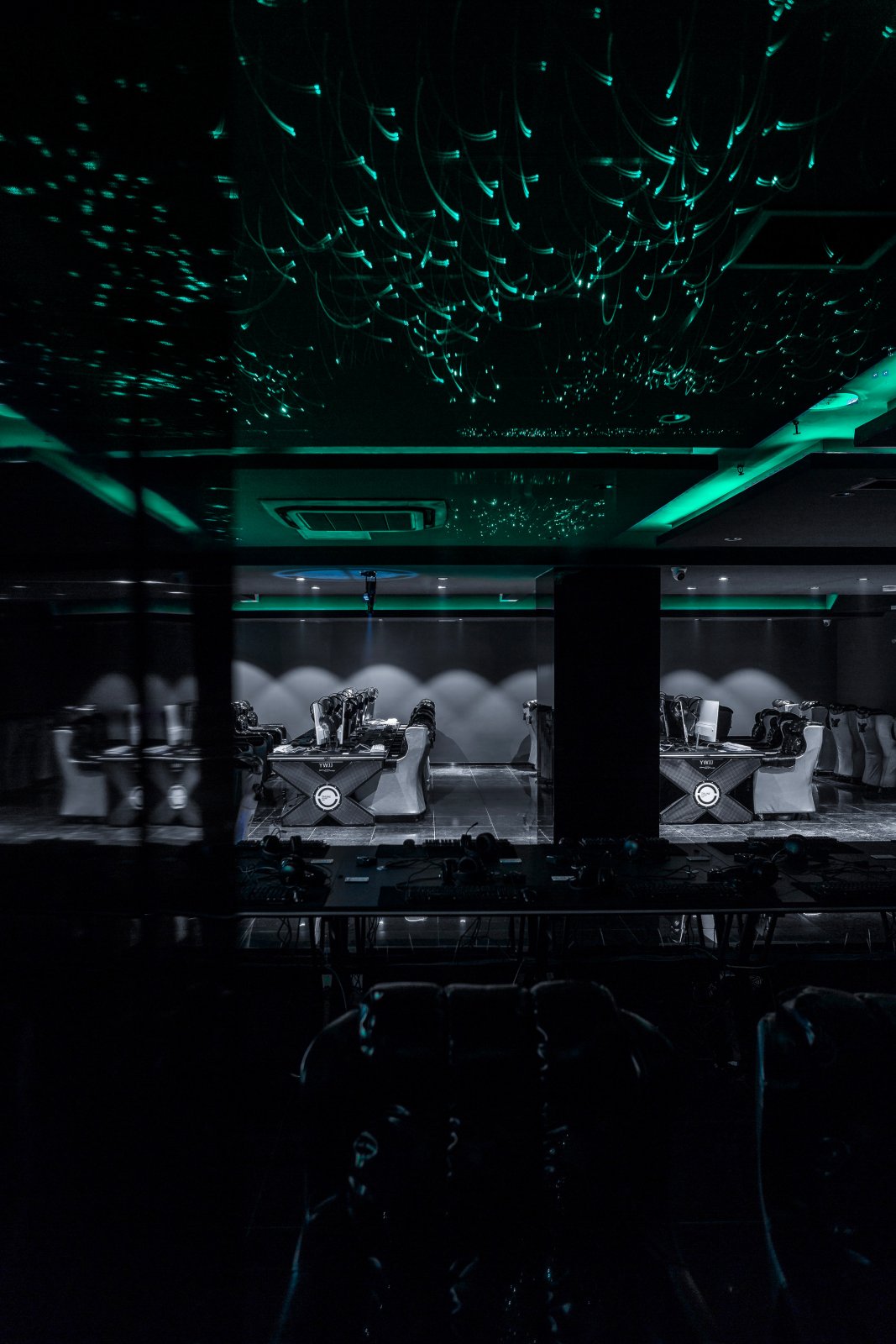 20.jpg 北京万兴通达办公装修项目-豪华网吧装修效果图