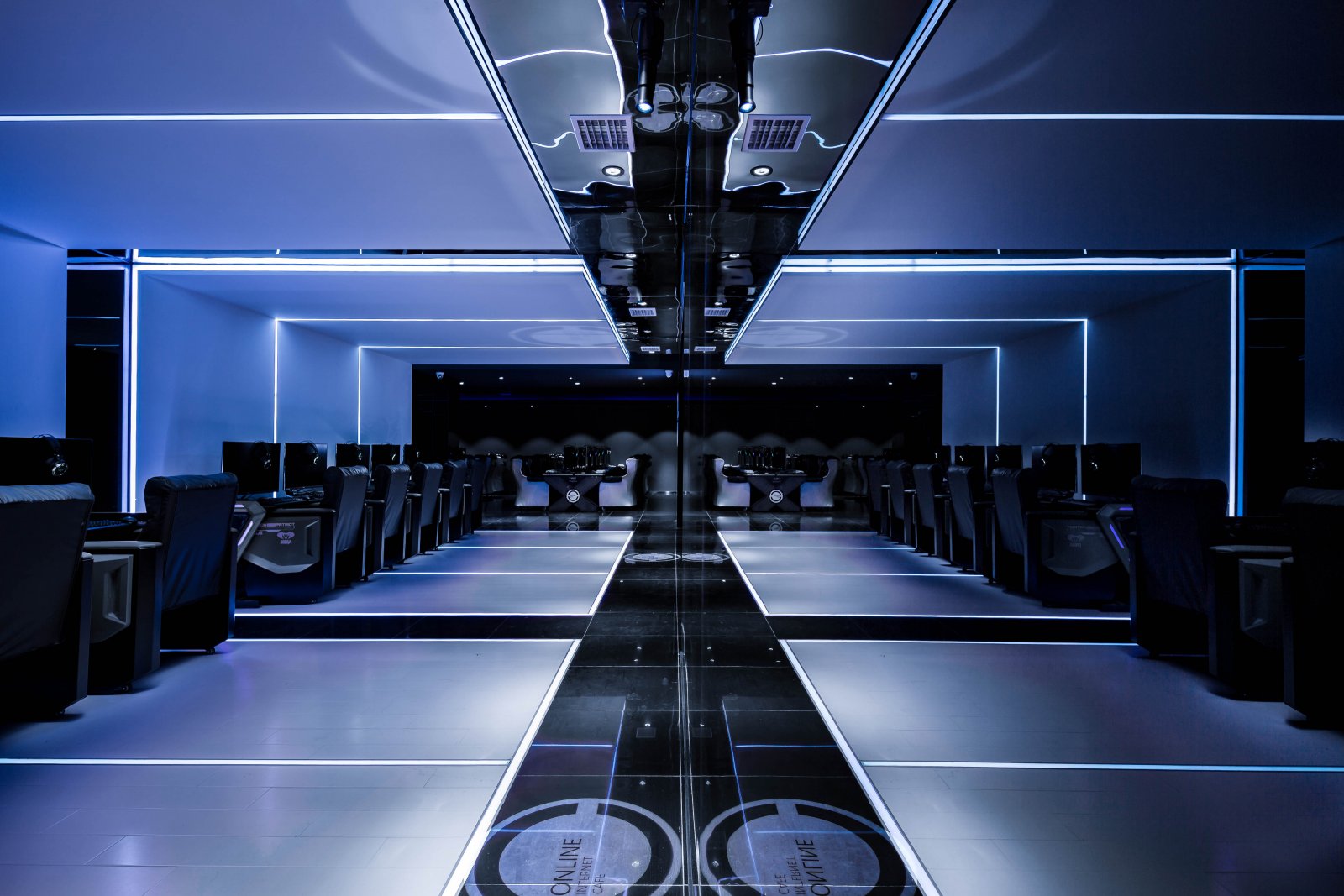 18.jpg 北京万兴通达办公装修项目-豪华网吧装修效果图